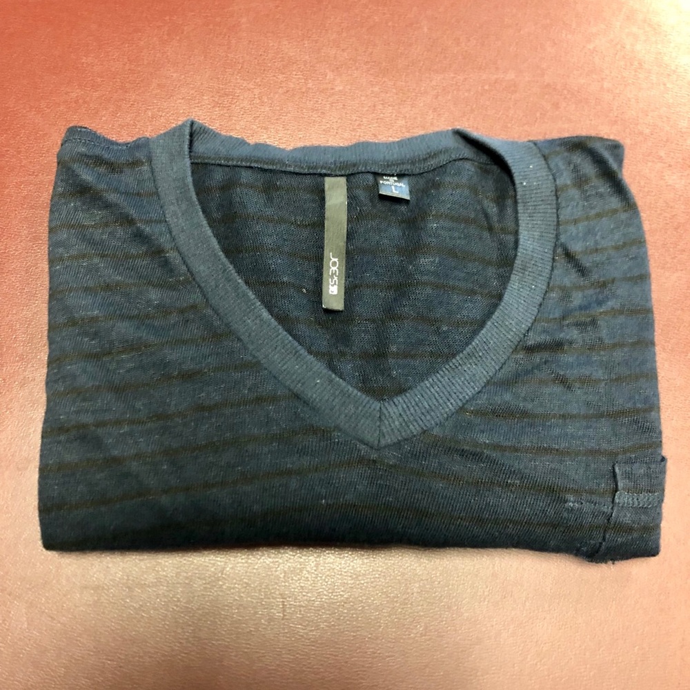 Short sleeve v neck shirt